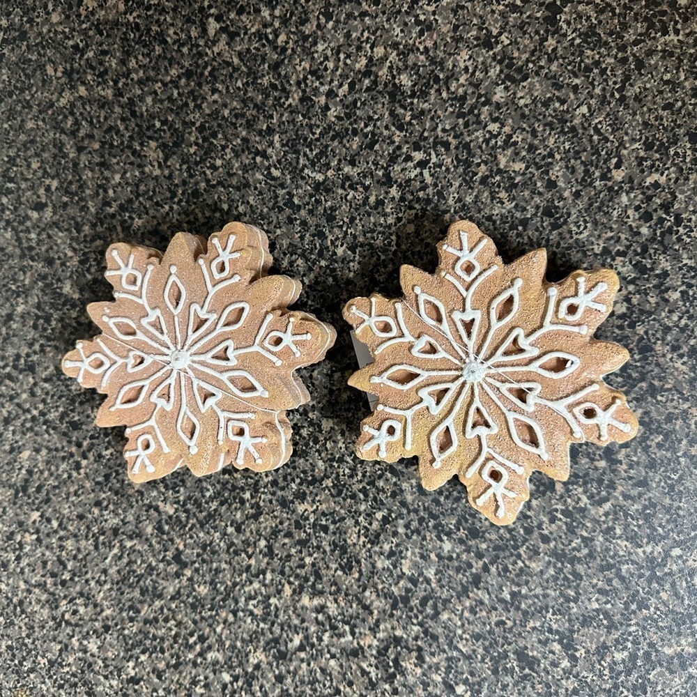 Gingerbread Cookie Snowflake Decor Set - Picture 2 of 5